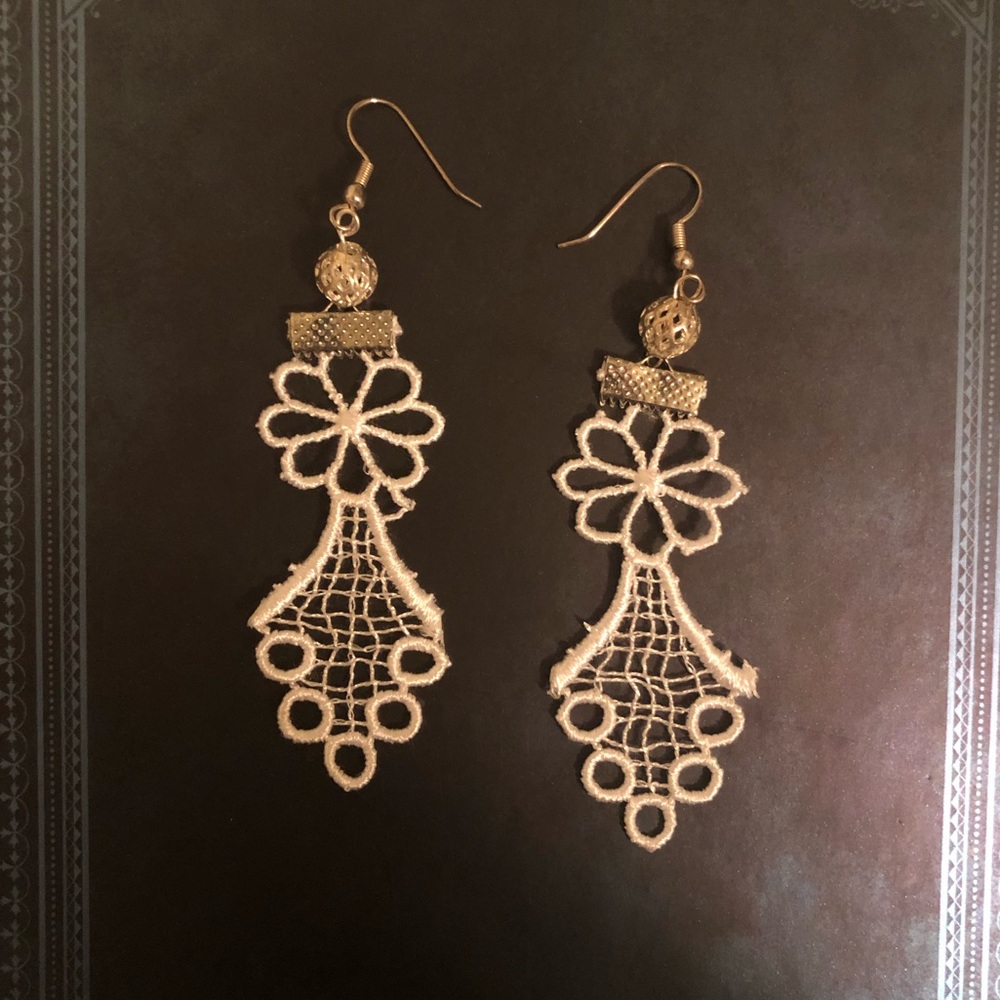 💎 Crochet-style drop earrings